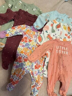 Carters & Wonder Nation new born onesies 6 pack pre loved in mint condition